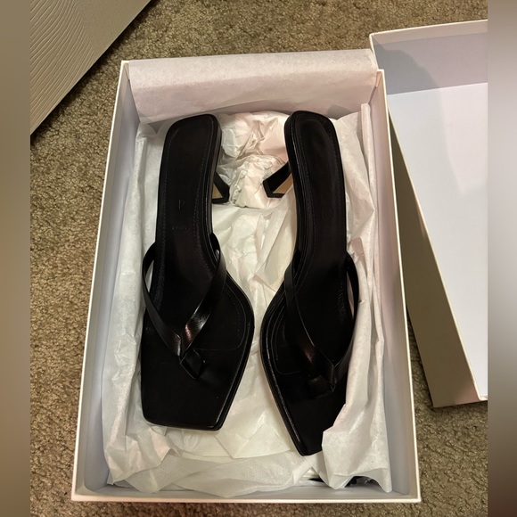 Black Women's Heeled Sandals - Picture 4 of 6